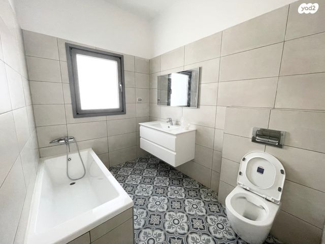 דירה, רש"י, נחלת גנים, רמת גן