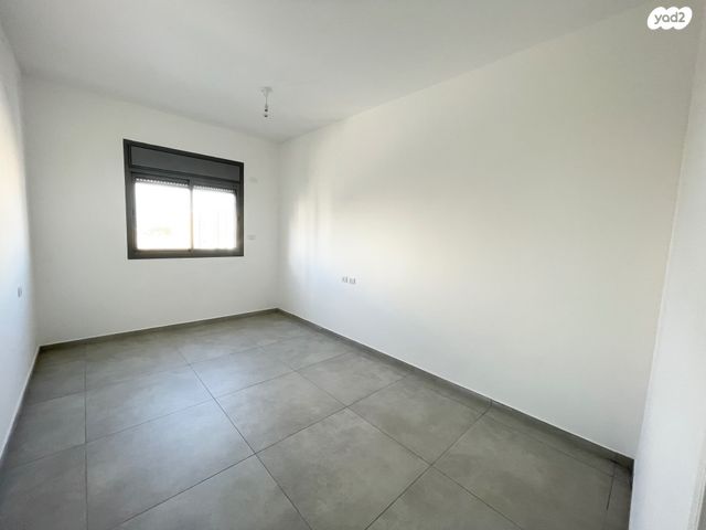 דירה, רש"י, נחלת גנים, רמת גן