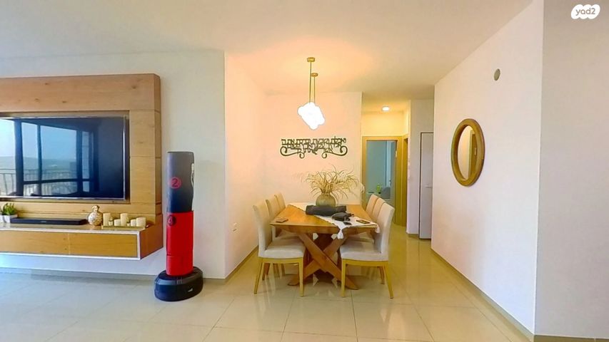 דירת גן, הברוש, קרני שומרון