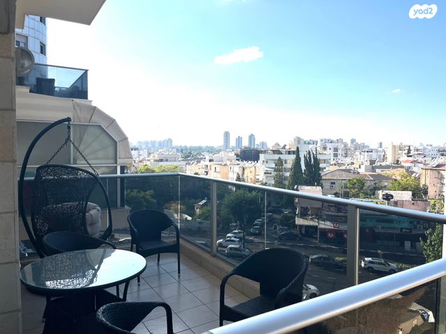 דירה, הרב הרצוג, רמב"ם, ראשון לציון