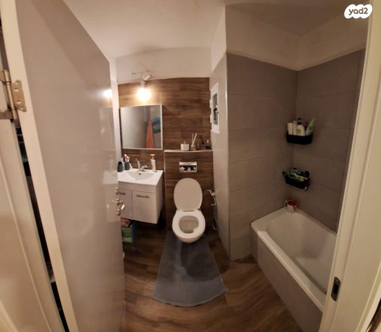 דירה, עמנואל אולסבנגר, ירושלים