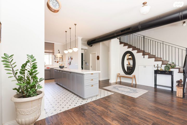 דו משפחתי, קדימה צורן