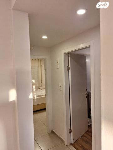 דירה, עמנואל אולסבנגר, ירושלים