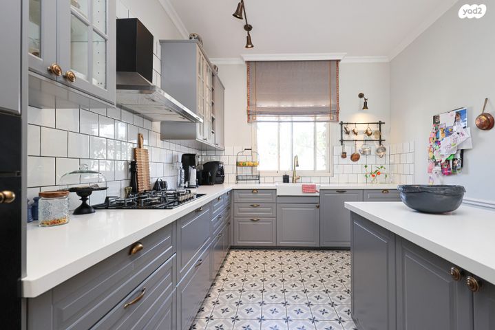 דו משפחתי, קדימה צורן