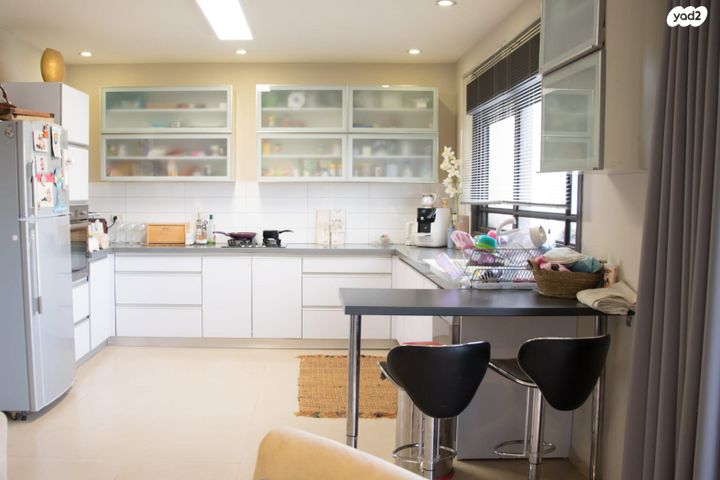 דו משפחתי, פולג, אלפי מנשה