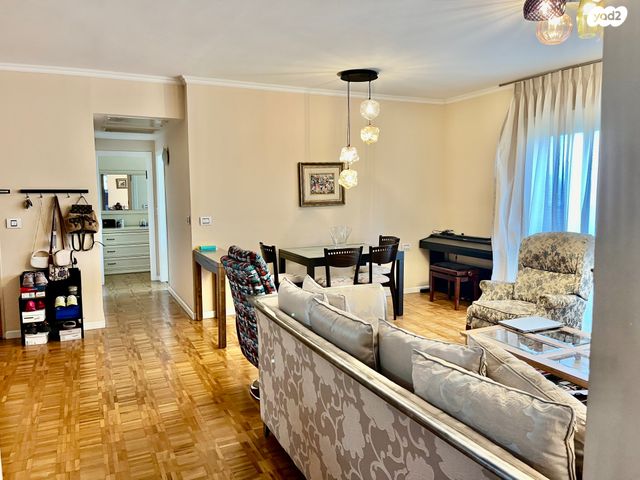 דירה, הרב הרצוג, רמב"ם, ראשון לציון