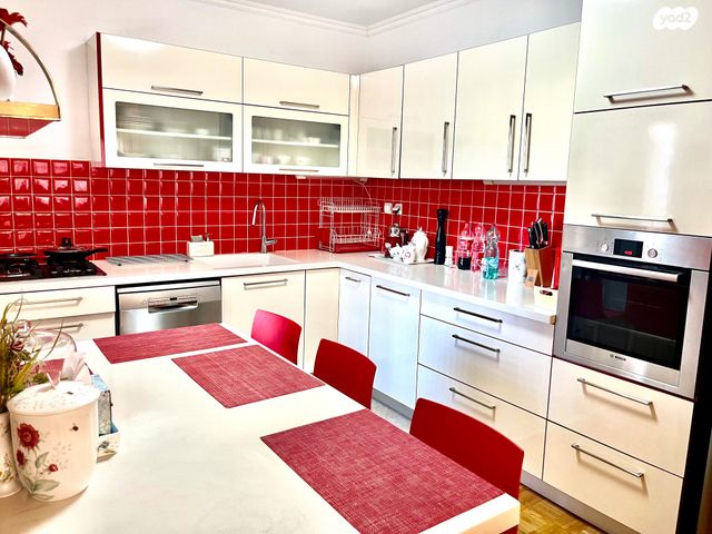 דירה, הרב הרצוג, רמב"ם, ראשון לציון