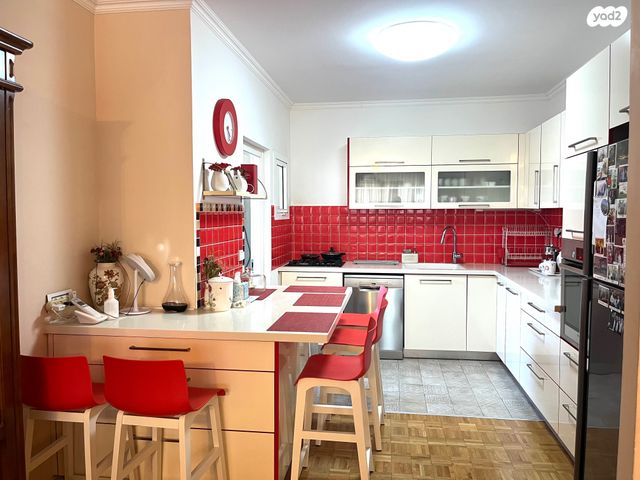 דירה, הרב הרצוג, רמב"ם, ראשון לציון