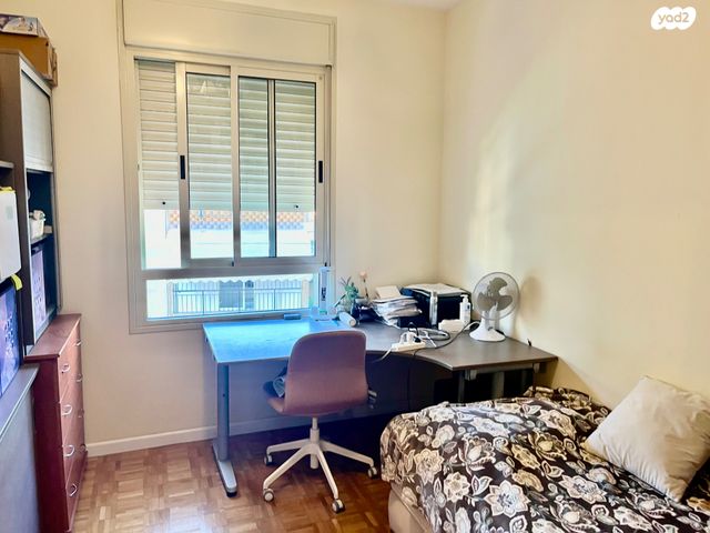 דירה, הרב הרצוג, רמב"ם, ראשון לציון