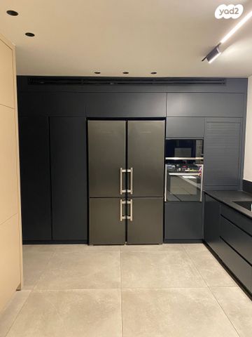 גג/ פנטהאוז, חדרה