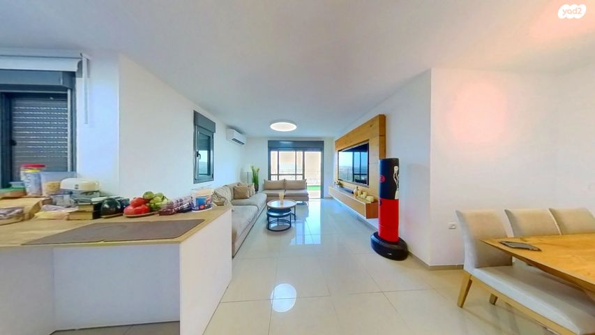 דירת גן, הברוש, קרני שומרון