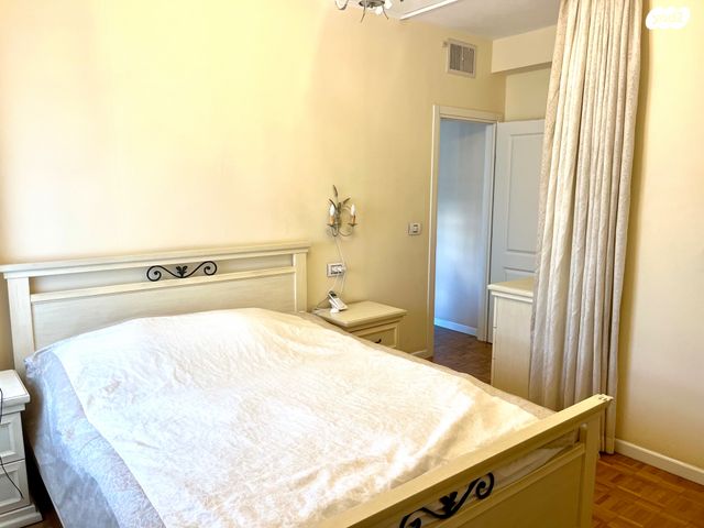 דירה, הרב הרצוג, רמב"ם, ראשון לציון