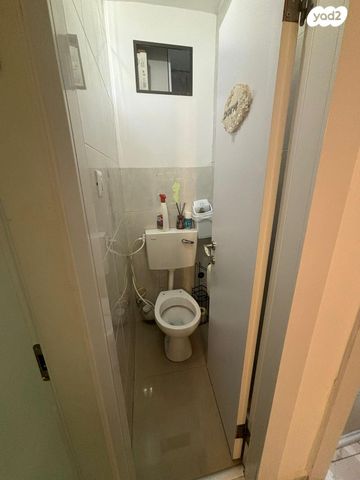 דירה, גיורא יוספטל, שקמים ואגמים, אשקלון