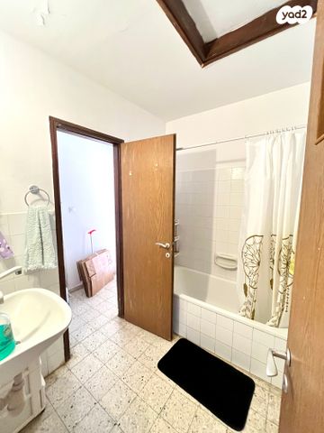 דו משפחתי, אפק, קצרין