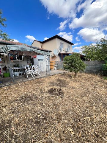 דו משפחתי, אפק, קצרין