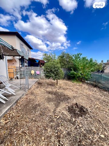 דו משפחתי, אפק, קצרין