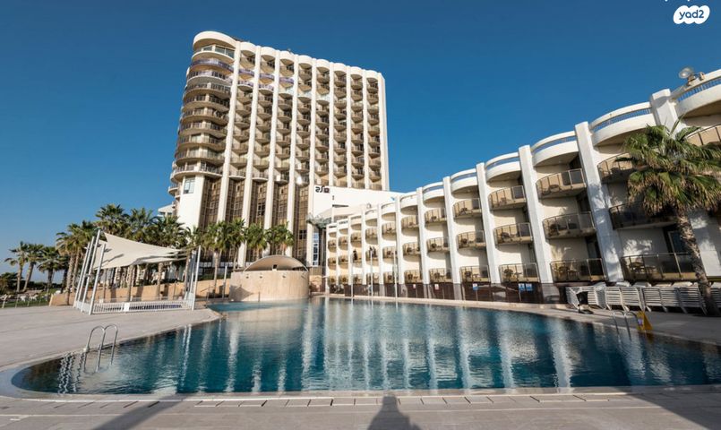 דירה, אלי לנדאו, הרצליה