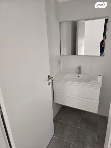 דירה, יהודית, חרוזים, רמת גן