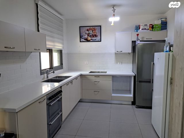 דירה, כלנית 11, הפרחים, חריש