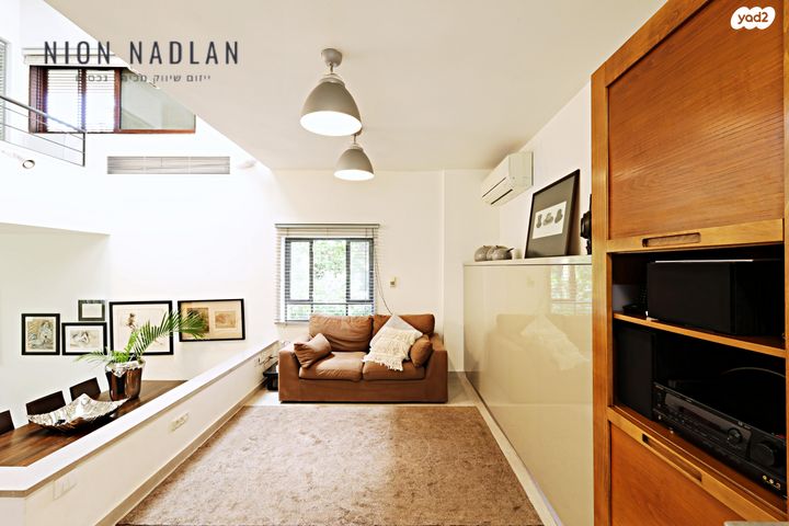 דו משפחתי, זלמן שניאור, הרצליה