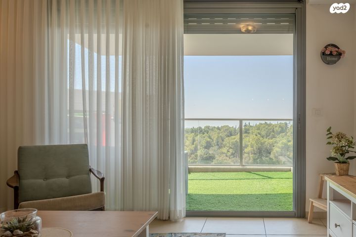 דירה, לוטם 33, הפרחים, חריש