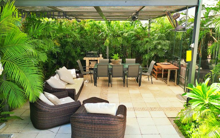 דו משפחתי, זלמן שניאור, הרצליה