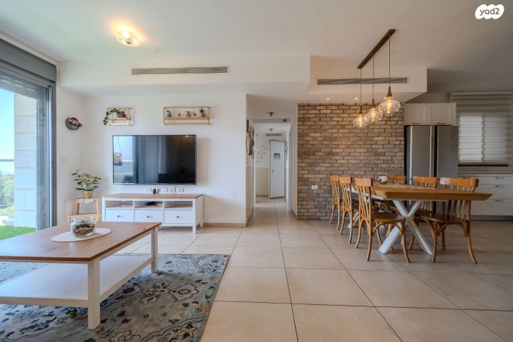 דירה, לוטם 33, הפרחים, חריש