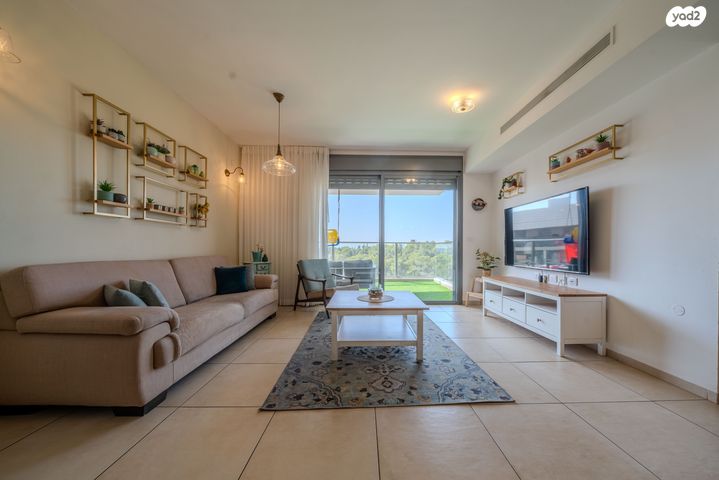 דירה, לוטם 33, הפרחים, חריש