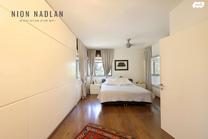 דו משפחתי, זלמן שניאור, הרצליה