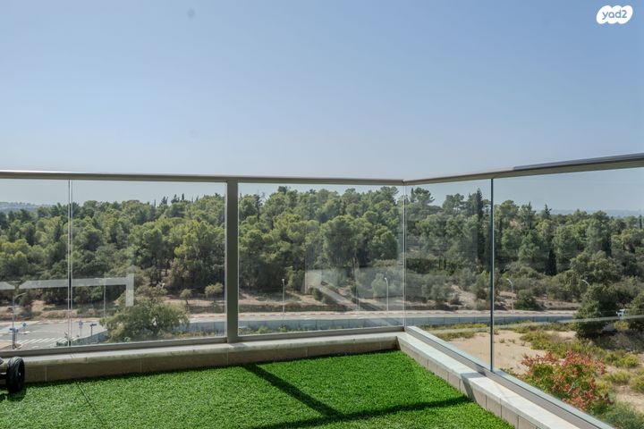 דירה, לוטם 33, הפרחים, חריש