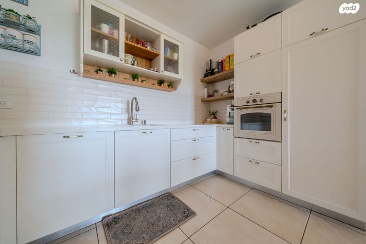 דירה, לוטם 33, הפרחים, חריש