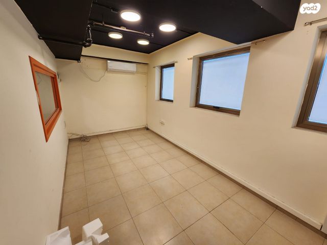 משרדים, תל צור, אבן יהודה