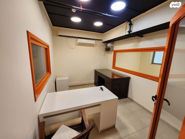 משרדים, תל צור, אבן יהודה