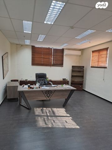 מחסנים, אזור תעשיה ג, חולון