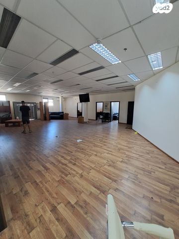 מחסנים, אזור תעשיה ג, חולון