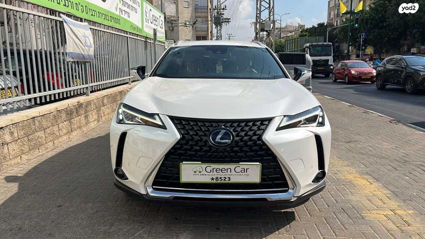 מודעת רכב לקסוס UX 2