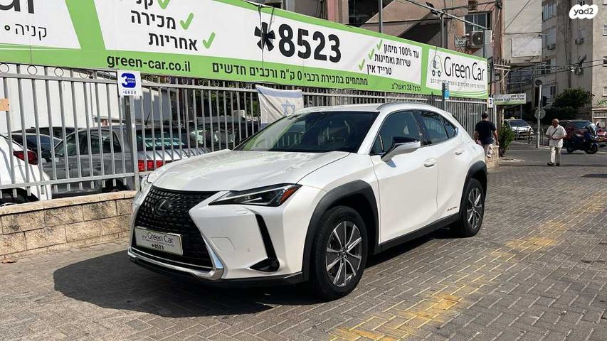 מודעת רכב לקסוס UX