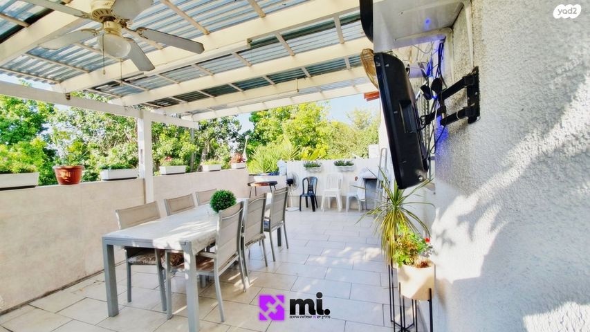 דירת גן, יקותיאל אדם, בית שמש