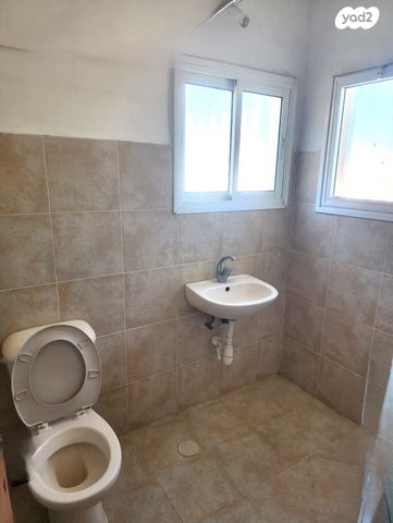 דו משפחתי, עולי הגרדום, נאות הפרחים, גן יבנה