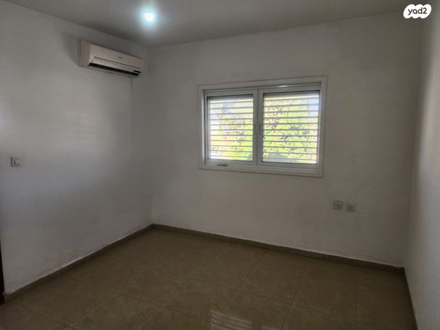 דו משפחתי, עולי הגרדום, נאות הפרחים, גן יבנה