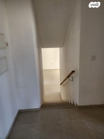 דו משפחתי, עולי הגרדום, נאות הפרחים, גן יבנה