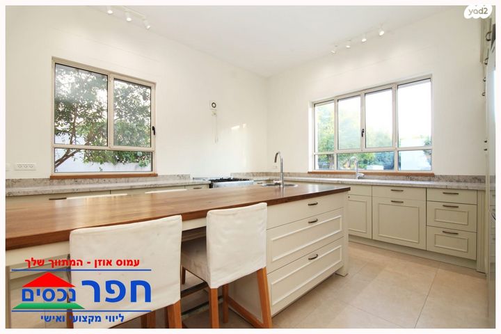 בית פרטי/ קוטג', אומץ