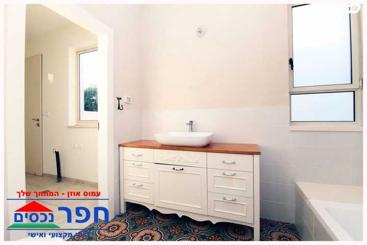 בית פרטי/ קוטג', אומץ