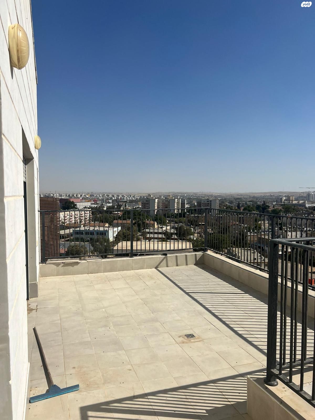 גוש עציון 18