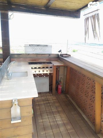 דירת גן, נחל פולג, צור יצחק