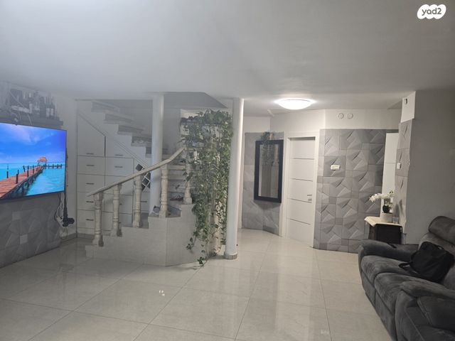 דו משפחתי, אופקים