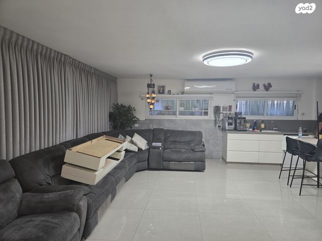 דו משפחתי, אופקים