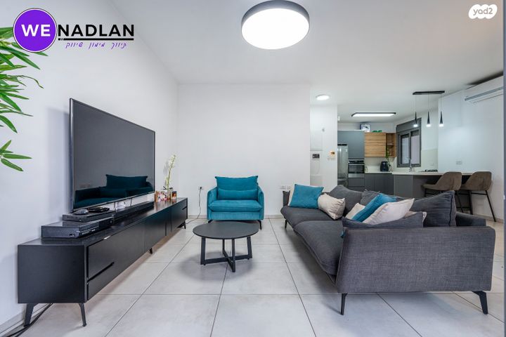 דירת גן, הפרחים, חריש