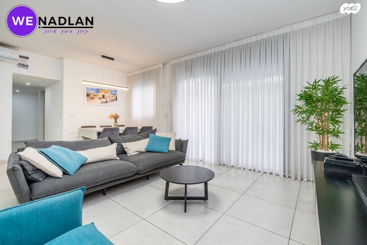 דירת גן, הפרחים, חריש