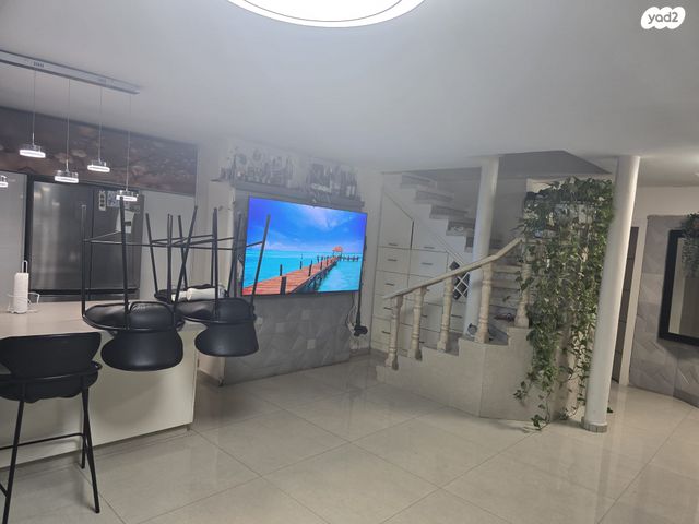 דו משפחתי, אופקים